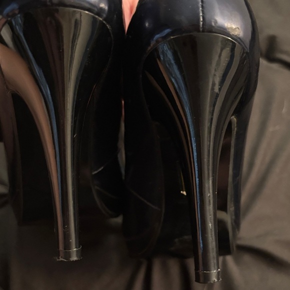 Midnight Velvet Elegant Black and Blue Heels - Picture 3 of 6